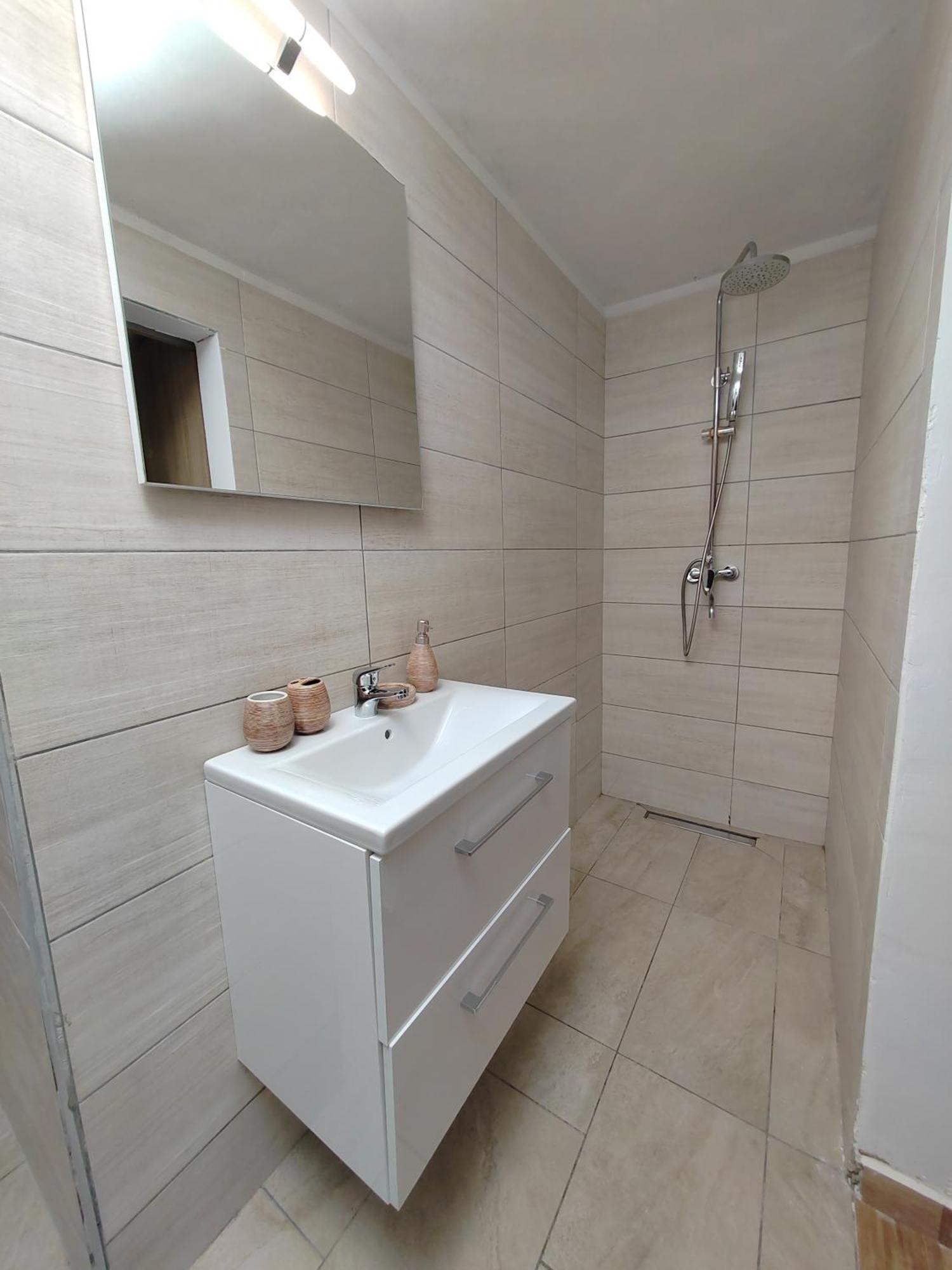 Bonaca Gazde/Camere de închiriat *